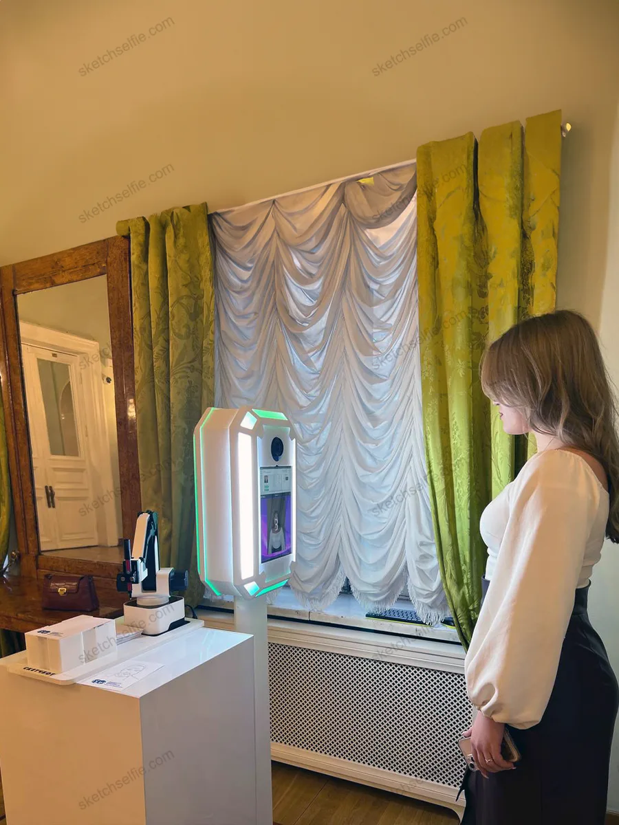 girl posing for a sketch robot photo